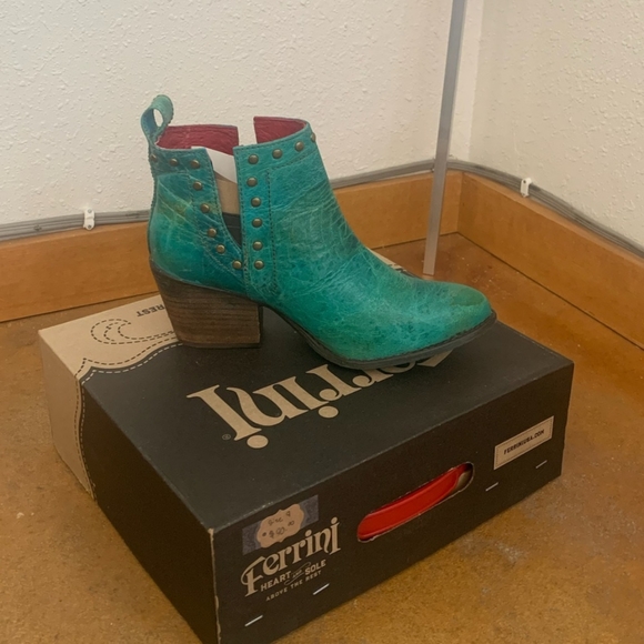 Women's Turquoise Ankle Boots Booties - western style - Picture 1 of 3